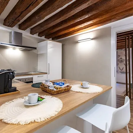 Corte De L'ogio San Marco Canal View * البندقية